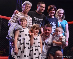 Cijela obitelj Trušček u ringu nakon pobjede