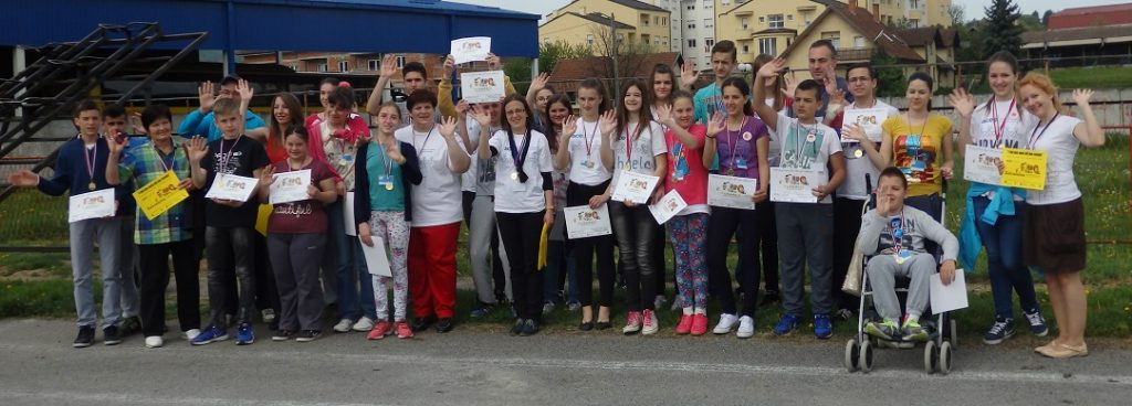 Svi sudionici sportske radionice nakon dodjele diploma