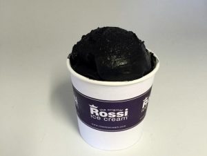 crni-sladoled-od-kokosa