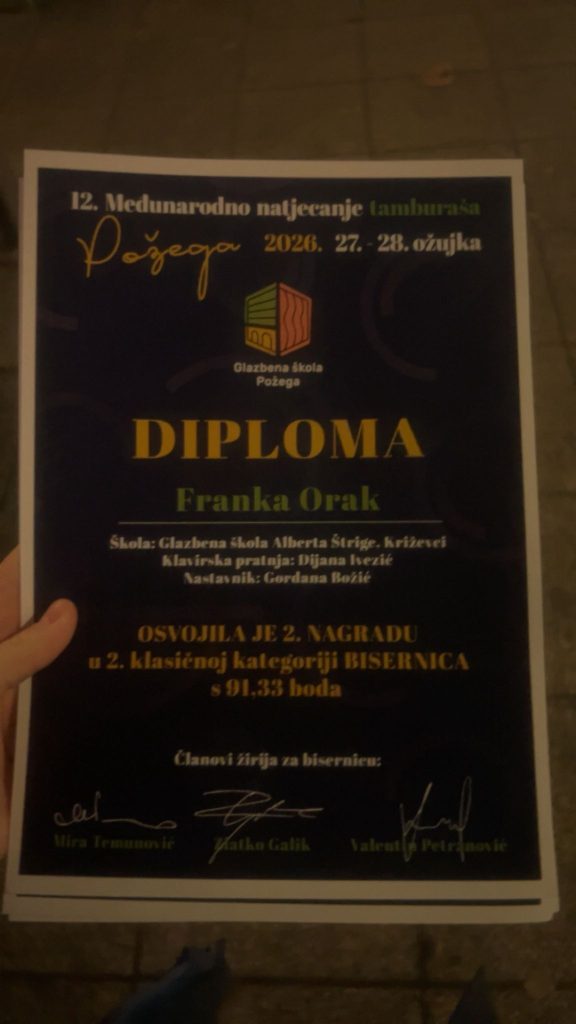 Franka Orak, s mentoricom Gordanom Božić i kolegom
